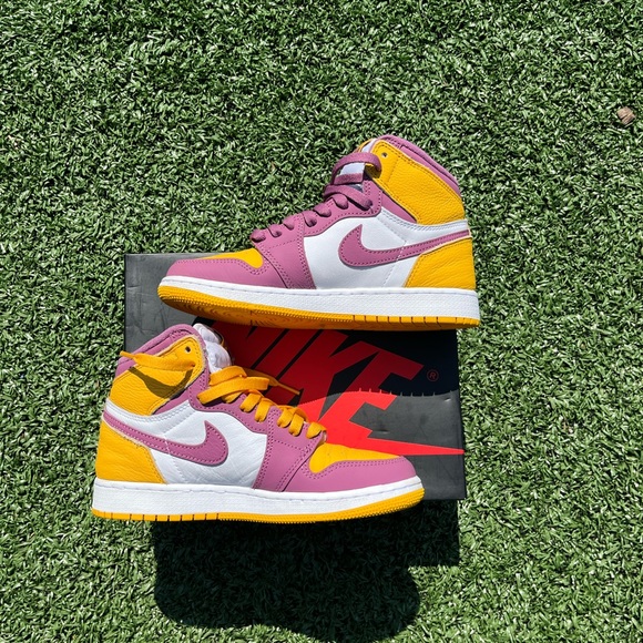 Air Jordan 1 ‘BrotherHood’
Size 5y
9/10 Condition
Buy Now $120 - Picture 2 of 7